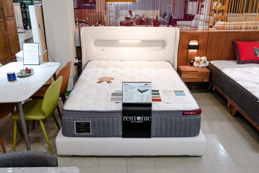 패브릭 조명 침대