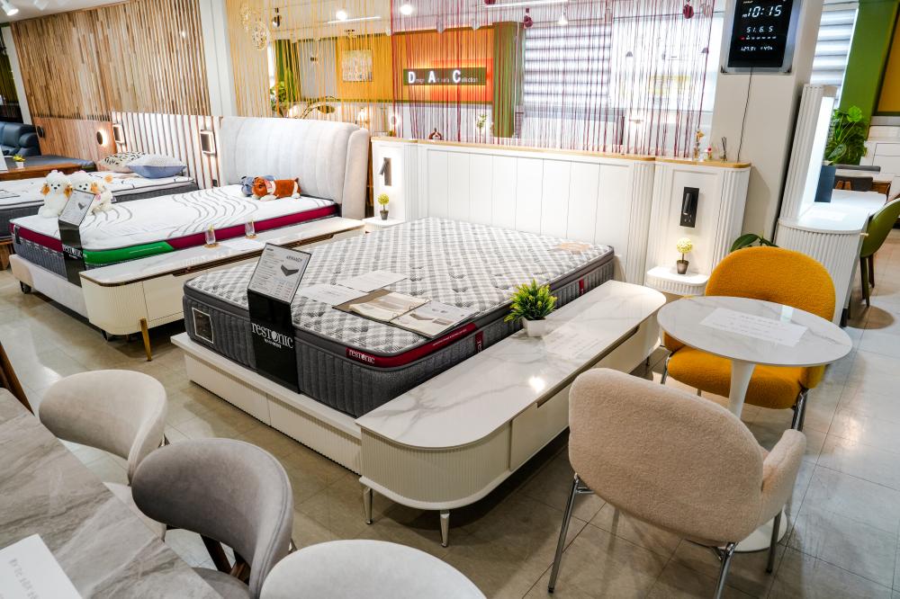 화이트 원목 호텔 침대