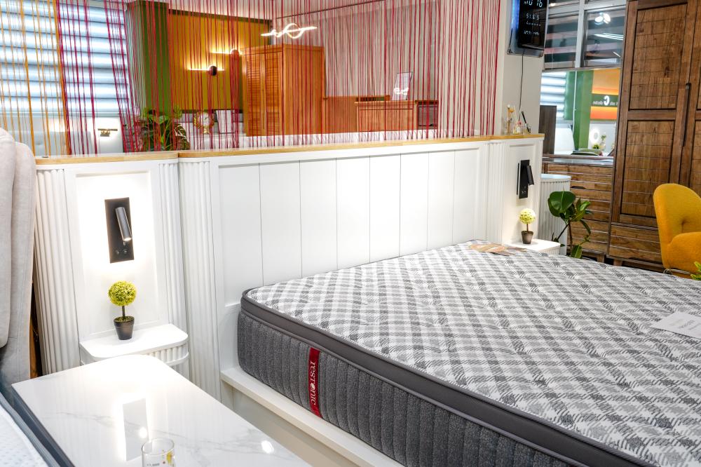 화이트 원목 호텔 침대